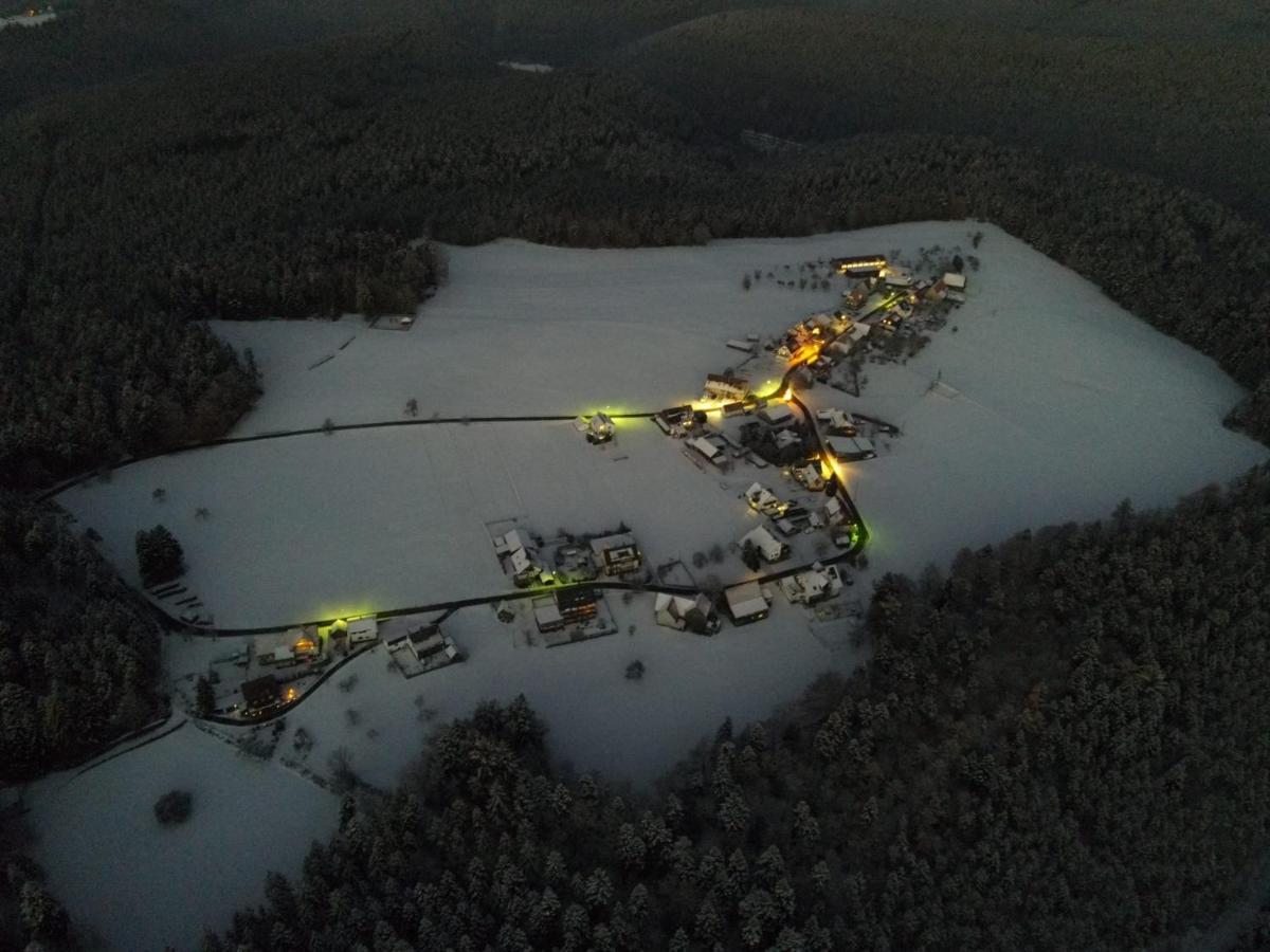 Chickenhill Blackforest, Grosse Ferienwohnung Im Schwarzwald Bad Wildbad Bagian luar foto